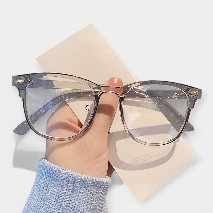 Alena  Joensuu brýle