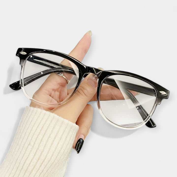 Alena  Joensuu brýle