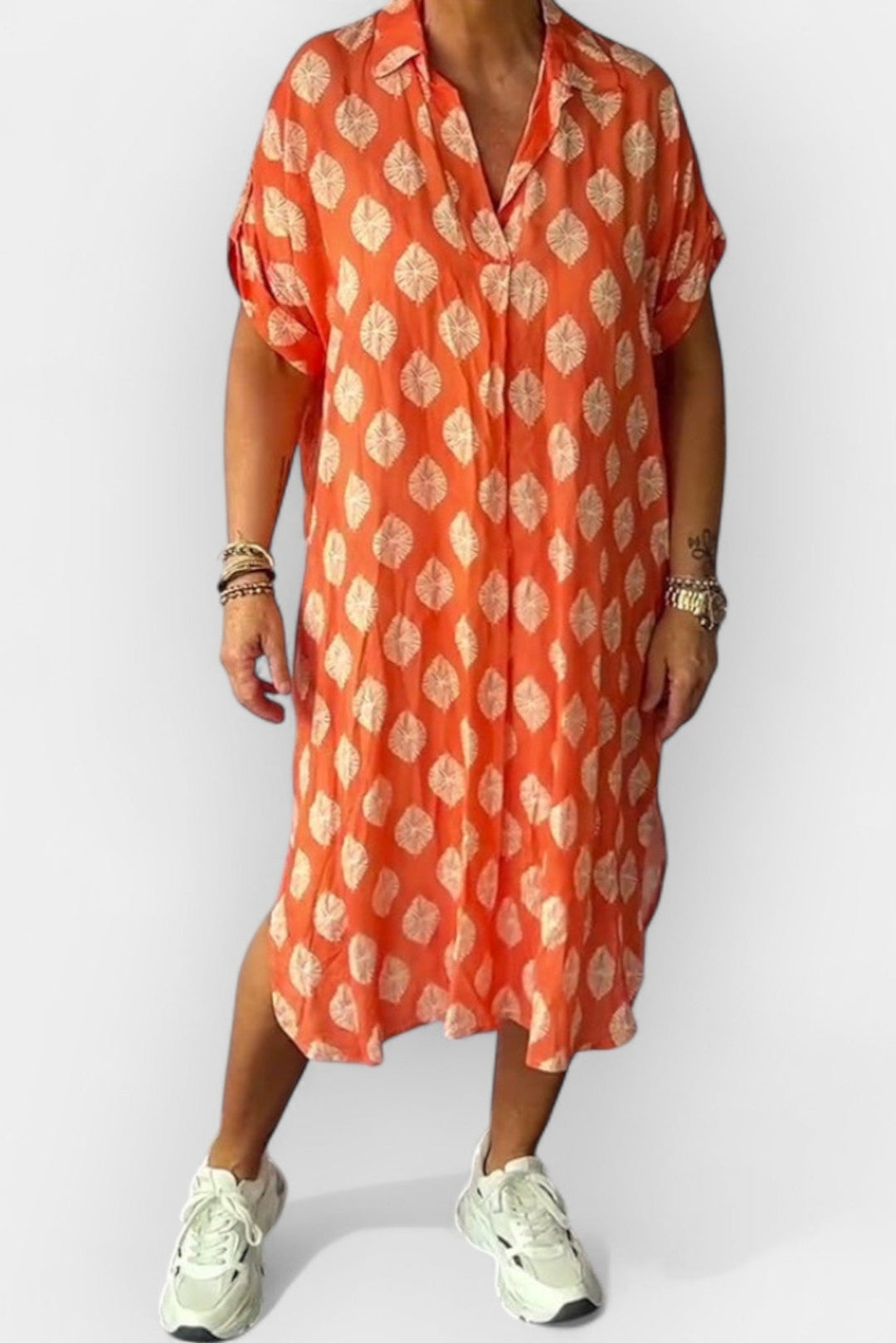 Letní šaty s kulatým výstřihem