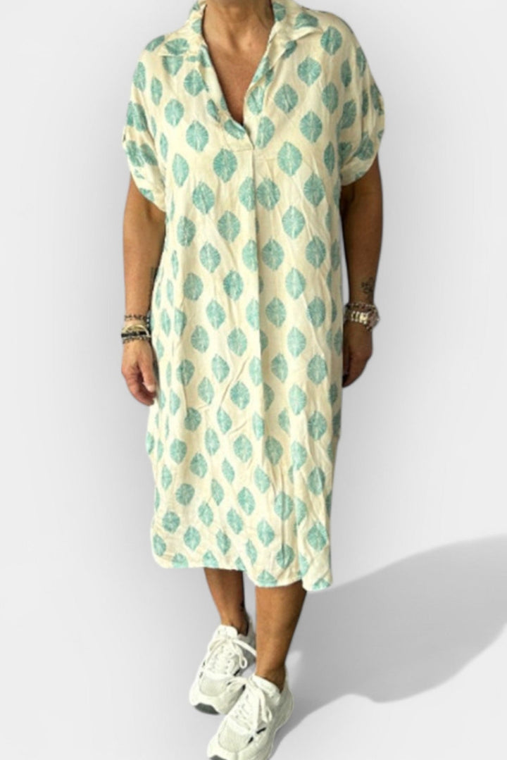 Letní šaty s kulatým výstřihem