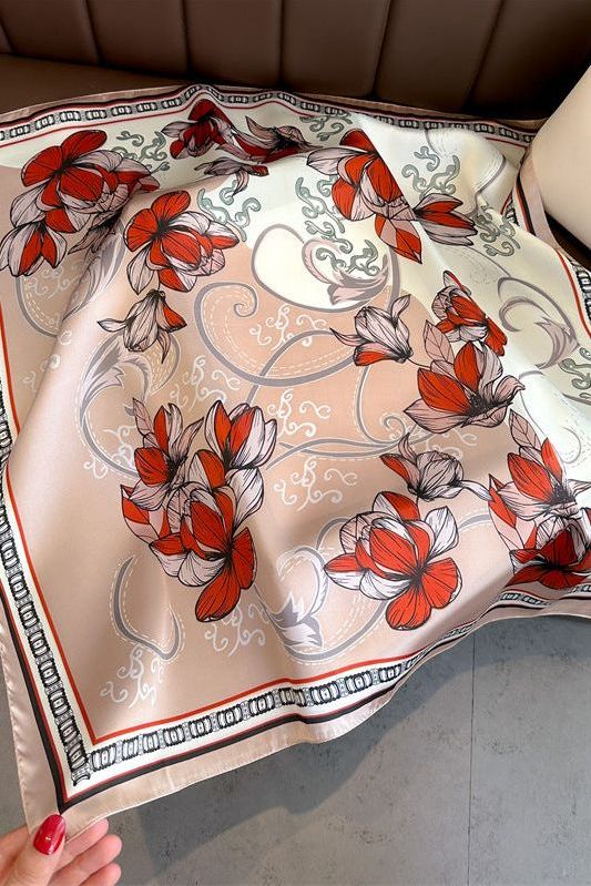 Theresa-huivi (100% hedvábí - 68 cm)