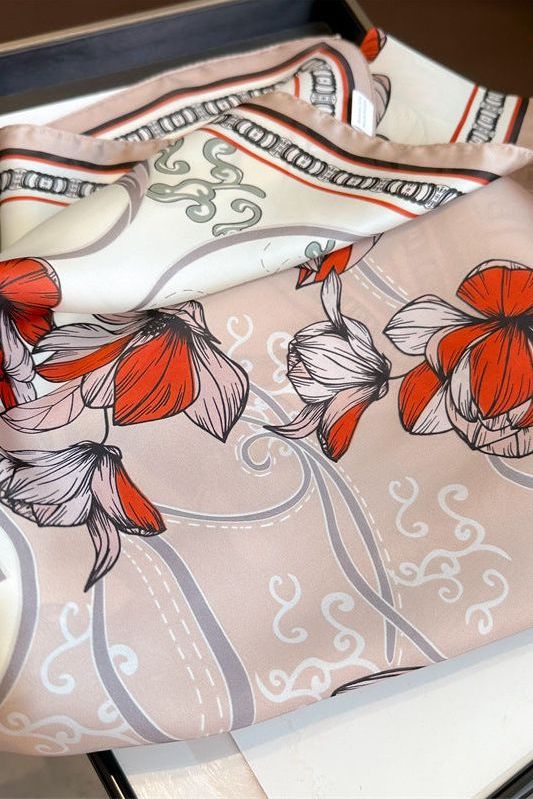 Theresa-huivi (100% hedvábí - 68 cm)